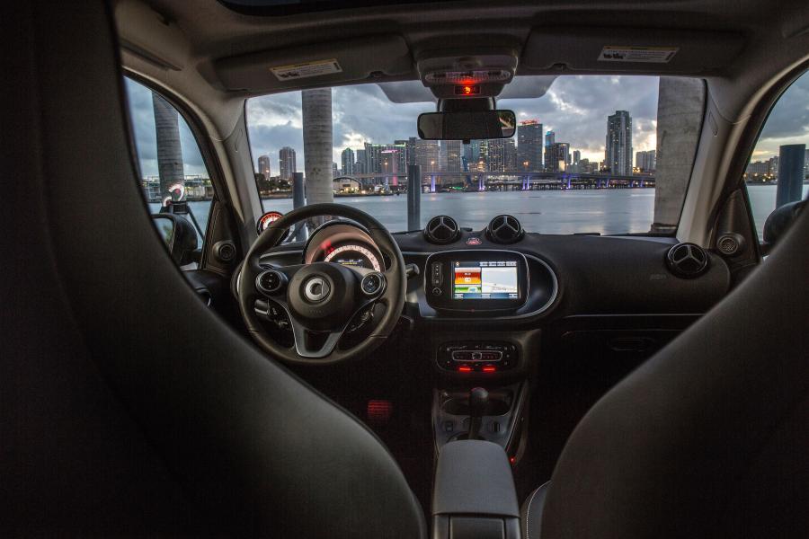 Торпедо Smart ForTwo Prime Coupe Electric Drive 2016 года  (NA) (фото 18 из 30)